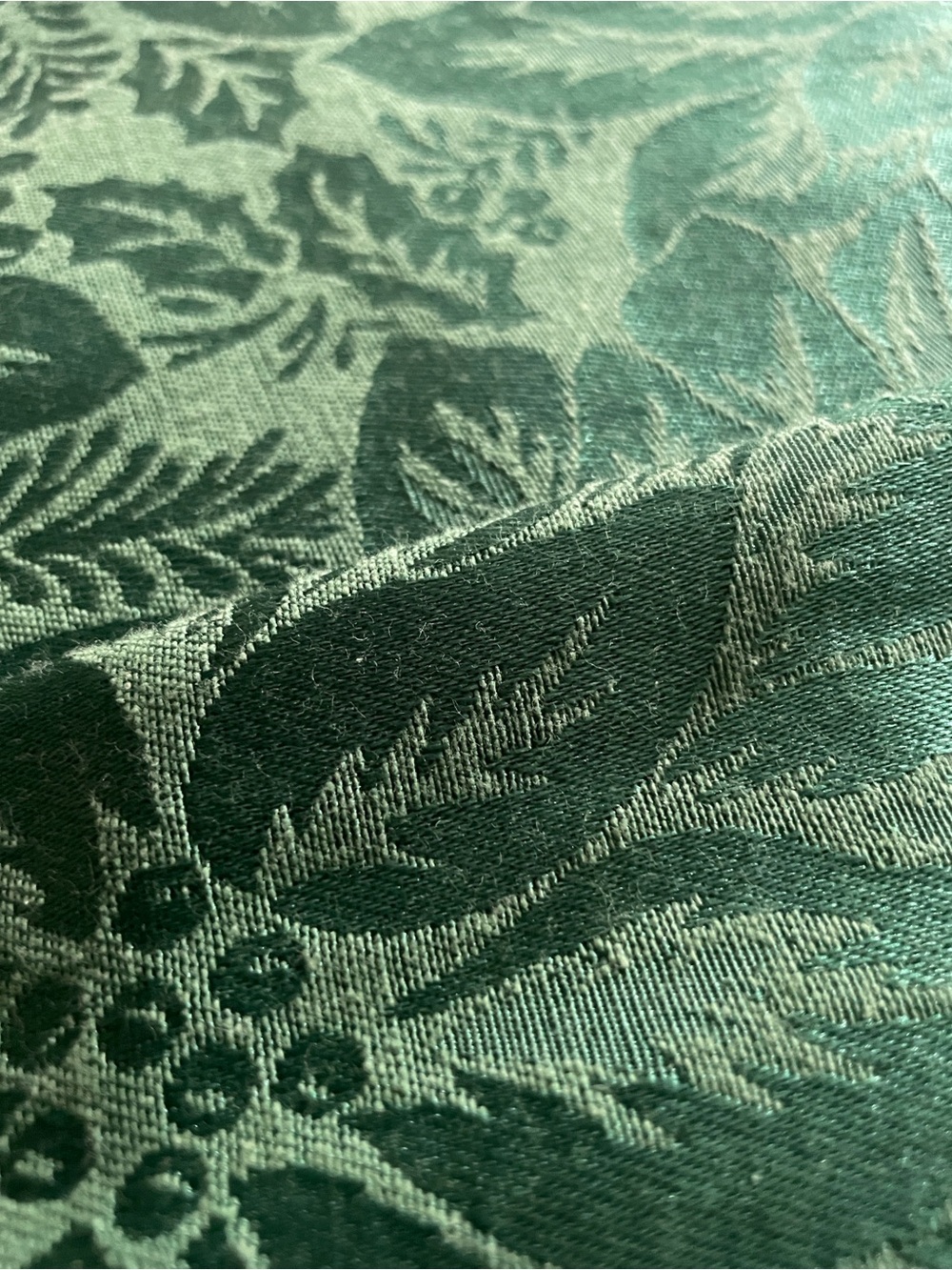 🎄Tablecloth - Poinsettia Design - Picture 5 of 7